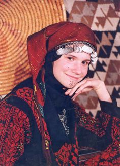 Jordan Traditional Clothing, Levantine Culture, Bedouin Clothing, Bedouin Aesthetic, Jordan Culture, Jordan Women