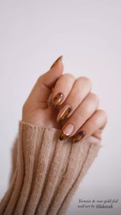 Fall Winter 2022 2023 Nail Trends, Nails For November 2023, November Nails 2023, Fall Nude Nail Designs, November Nails 2022, Brown Almond Acrylic Nails, Brown Almond Nails Design, Trendy Fall Nails 2022, November Nail Ideas Gel