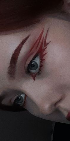 Cool Make Up Looks Creative, Weird Eyeliner Looks, Graphic Makeup Eyeliner, Dramatic Eyeliner Goth, Goth Eyeliner Ideas, Sukuna Eyeliner, Eyeliner Looks Alt, Edgy Eyeliner Aesthetic, Goth Eyeliner Designs