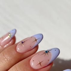 Ideas de uñas para The Eras Tour Starry Acrylic Nails, Moon Gem Nails, Starry Nails Acrylic, Nail Art With Chrome Powder, Starry Nail Art, Gems Nails Designs, Rainbow Gem Nails, Nails Designs With Gems, Rainbow Star Nails