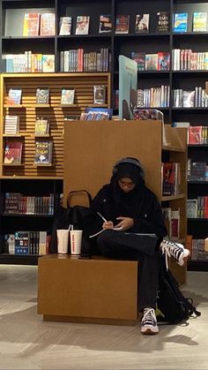 Muslimah Style, Studying Library, Hijab Style Tutorial, Muslim Outfits Casual, Uni Life, Living Alone