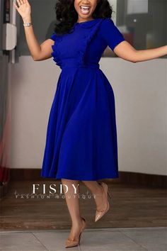 Fisdy - Vestido Azul Marino Clásico Sólido hasta la Rodilla con Cuello Peter Pan Corto y Mangas Regulares Burgundy Midi Dress, American Dress, Custom Bridesmaid Dress, Perfect Office, Mid Calf Dresses, Office Dress, Ruffles Fashion, Pleated Midi Dress, Basic Dress