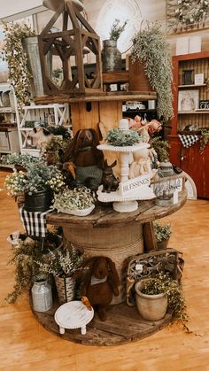 bunnies, tiered trays, spring floral Farmhouse Boutique Ideas, Rustic Boutique Ideas, Rustic Coffee Shop, Vintage Store Ideas, Antique Store Displays, Merchandise Display, Garden Center Displays, Vintage Booth Display