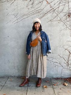 Fall Style // Fall outfit idea. Vancouver Outfits, A Week Of Outfits, Pnw Style, Week Of Outfits, Ootd Autumn, Cup Of Jo, Skirt Jeans, Of Outfits, About Money