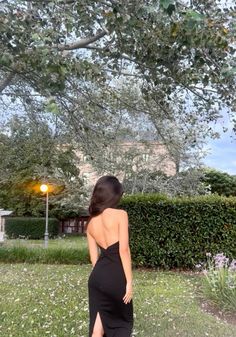 Long Dress Pose Ideas, Long Dress Poses Photo Ideas, Long Dress Picture Poses, Black Dress Aesthetic, Dress Poses, Tight Black Dress, Black Dresses Classy, Healthy Girl, Dress Aesthetic