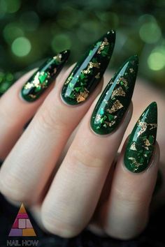 Green Nails With Gold Flakes, Fall Nail Art Ideas, Art Inventory, Future Nails, Green Acrylic Nails, Dark Green Nails, Fall Nail Trends