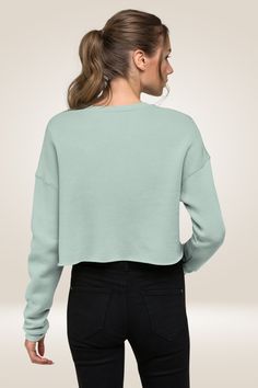 Introducing the TGC X Reaction Light Blue Cropped Sweatshirt – a fashionable and refreshing addition to your wardrobe that expertly combines style and coziness. This lovely light blue sweatshirt is perfect for those who want to add a subtle touch of color and elegance to their daily ensembles. The cropped sweatshirt features a contemporary design that sets it apart from traditional crewneck sweatshirts. The cropped length introduces a stylish flair to the classic silhouette, making it a fantasti Light Blue Sweatshirt, Pumpkin Picking, Fall Staples, Party Kleidung, Stylish Boots, Mode Design, Knit Sweaters, Light Blue Sweater, Cropped Sweatshirt