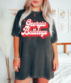 Georgia Bulldog Sparkles Graphic Tee • Pepper -Printed on Pepper Comfort Color Tee Hippie Designs, Western Tee, Comfort Colors Tshirt, Comfort Colors Tee, Vintage Inspired Design, Trendy Tshirts, Look Plus, Oversized Tee, Retro Design