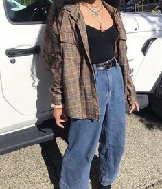 4e0d67e54ad6626e957d15b08ae128a6 Stile Ragazza Skater, Oversized Flannel Outfits, Indie Outfits Grunge, Outfits Primavera, Converse Outfits, Skater Outfits, Look Grunge, Flannel Outfits, Skater Girl Outfits