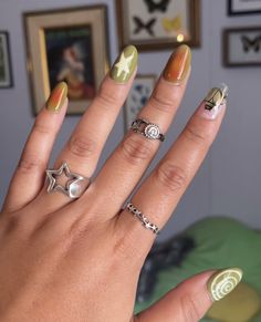 Nail Inspo Earthy, Simple Earthy Nail Designs, Earthy Nails Acrylic Simple, Earthy Gel Nails, Simple Hippie Nails, Earth Tone Nail Art, Earthy Nail Ideas, Hippie Acrylics, Earth Tone Nails Acrylic