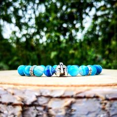 Mens viking beaded bracelet, Gents bracelet, Spartan bracelet, Men bracelet, Gladiator bracelet, Helmet bracelet, Spartan helmet 💪 Beautiful handmade Gladiator helmet/ Viking bracelet!! 💪 - Beads = 8mm Peacock blue matte striated Agate!!  - Gladiator Helmet = 10 x 16mm Metal - Spacers = 8 x 3mm Metal zinc alloy - 1mm Elastic string  Very stylish bracelets you can combine with all your accessories and watches at any time. 😎😎 It are unisex bracelets ( for men and women )  I gladly customize the size to provide you with a perfect fit. Various sizes are available! -Extra Small 16 cm = 6 1/3 inch -Small 17 cm = 6 2/3 inch -Medium 19 cm = 7 1/2 inch -Large 21 cm = 8 1/3 inch -Extra Large 23 cm = 9 inch 🔥🔥 Also check out my other beautiful bracelets = https://www.etsy.com/shop/UniqueWristCa Adjustable Viking Style Bracelet As Gift, Adjustable Viking Style Bracelet Gift, Viking Style Adjustable Bracelet Gift, Adjustable Viking Style Bracelet For Gift, Viking Style Handmade Bracelets As Gift, Handmade Viking Style Bracelets For Gifts, Gents Bracelet, Gladiator Helmet, Spartan Helmet