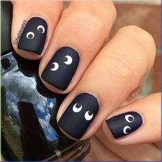 Want to try some Halloween nails at home this spooky season? We've rounded up some of the best DIY Halloween nail art designs. Easy Halloween Nails Diy, Diy Nails Easy, Halloween Nail Art Easy, Halloween Acrylic Nails, Cute Halloween Nails, Simple Nail Art Designs, Black Nail