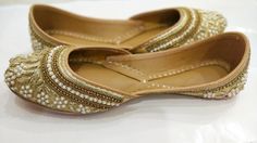 Golden Punjabi Jutti, Punjabi Shoes, Wedding Shoes Lace, Fancy Jewellery Designs, Thread Bangles, Stylish Footwear, Shoes Teen