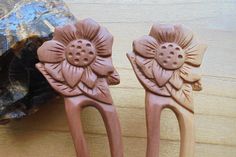 This is beautiful hair sticks handmade in Bali. The design is simple but smart look. It is made from Saba wood, you can use it in daily activity. It is natural color, light brown color, wood has natural pattern, each piece will be different. ITEM DETAIL : Size approx : 170 mm Hair Sticks Leg : 2 Prongs Material : Saba Wood Quantity : 1 piece PLEASE NOTE : Due to it is a handmade product and using organic materials, it may slightly different from the picture in term of colorization, size and shap Wood Hair Pin, Snake Hair, Daily Activity, Hair Fork, Organic Materials, Hair Sticks, Hair Pin, Patterns In Nature, Small Boxes