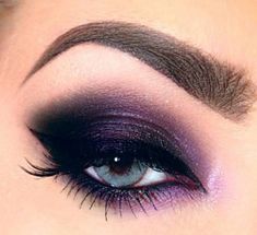 Kristina Webb, Drag Make-up, Eyeliner Tips, Purple Eye Makeup, Purple Makeup, Makijaż Smokey Eye, Purple Eyeshadow, Smokey Eyes, Purple Eyes