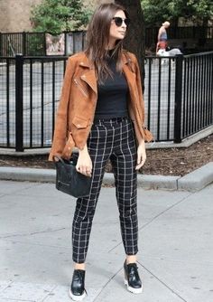 Mode Ab 50, Eleanor Calder, Checkered Pants, Stylish Work Outfits, Keira Knightley, Emily Ratajkowski, Brown Jacket