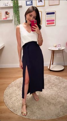 Outfits para la entrega de diplomas de tu bendición | Es la Moda Dress Semi Formal Classy, Look Picnic No Parque, Semi Formal Outfits For Women Dress, Uniqlo Women Outfit, Korean Fashion Minimal, Estilo Clean, Chic Minimalista, Stylish Short Dresses