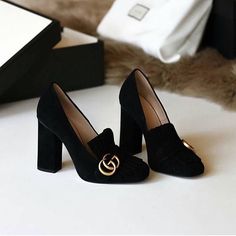 Hak Tinggi, Fashion Catwalk, Designer High Heels, Slides Shoes, Crazy Shoes, Shoe Obsession, Gigi Hadid, Gucci Shoes, Shoe Lover