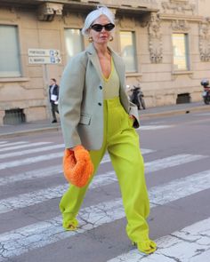 Brunch Event Outfit, Street Style Fashion Week 2023, 2023 Fashion Street Style, Fall Street Style 2022, Colorblocking Outfit, Orange Street Style, Street Fashion 2023, Work Street Style, Colorblock Outfits