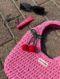 Beautiful Chunky shoulder bag with a cherry pendant, can also be removed Casual Pink Shoulder Bag As Gift, Casual Pink Shoulder Bag For Gift, Casual Pink Shoulder Bag Perfect For Gift, Retro Pink Shoulder Bag As Gift, Pink Retro Shoulder Bag As Gift, Retro Pink Shoulder Bag For Summer, Trendy Pink Shoulder Bag As Gift, Cherry Pendant, Crochet Shoulder Bags