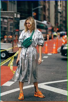 These are the biggest trends of 2019. Starlight Outfit, Style Language, Stage Outfit, Orange Shoes, Looks Street Style, Fashion Weeks, Street Style Inspiration, Big Fashion, Luxury Style