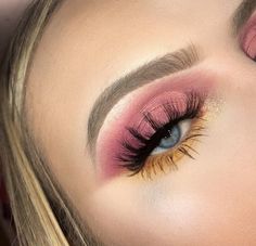 beautybrainsblush.com Yellow Eye Makeup, Maquillage On Fleek, Pink Eye Makeup, Eye Makeup Brushes, Gold Makeup