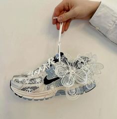 Classic Nike Shoes, Upcycle Shoes, Susan Fang, Sneakers Illustration, Customized Shoes, Nike Vomero, Unusual Clothes, Feminine Casual, Diy Sneakers