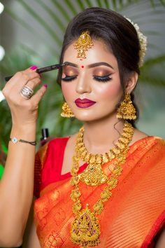 Bridal Eye Makeup South Indian, Bride Makeup South Indian, Hd Makeup Looks Bridal South Indian, South Indian Bride Look Makeup, Traditional South Indian Makeup Look, Bridal Makeover South Indian, Eyeshadow Looks For Bride, Bridal Images Indian, South Indian Bridal Eye Makeup