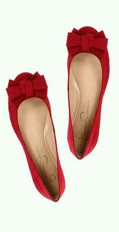 Red Sandals Outfit, Shoes With Bows, Gq Fashion, Red Flats, Sandals Outfit, Cute Flats, Red Sandals, Wear Red