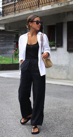 Italian Fashion Blogger, Milan Spring Fashion, 65 And Sunny Outfit, Summer Outfits White Button Up, Cold Summer Outfit Work, Easy Comfortable Work Outfits, Size 6 Fashion For Women, London Street Style 2023 Summer, Europe Late Summer Outfits