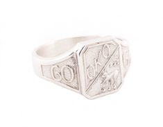 The description of the item  is in English. In case of bad translation, please refer  to the button above: "In der Originalsprache anzeigen" "showing original language" Men & Women sterling silver  signet ring - feature on the ring's  head a deer, „OKO" and a crown.  The shoulders shows on each side  the letters „GO" & „GI" - while the  band is held plain & sleek.  Stunning piece of fine antique  jewelry, approximately 1949  ERA - approx 1949  MATERIAL - sterling silver  MEASUREMENTS -  ring∅: 1 Classic Silver Signet Ring With Maker's Mark, Antique Silver Signet Ring For Commemoration, Classic Silver Etched Signet Ring, Classic Etched Silver Signet Ring, Deer Signs, Signet Ring Men, Silver Signet Ring, A Deer, Signet Ring