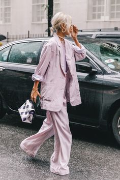 Spring Summer 2019 Street Style from New York Fashion Week by Collage Vintage Mode Editorials, Street Style Fall Outfits, Street Style 2017, Collage Vintage, Fashion Blogger Style, Looks Street Style, Trendy Outfit