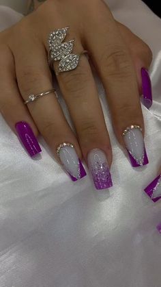 After fur nails, you probably thought that you had seen all the craziest nail art ideas. Purple Nail Art Designs, Purple Glitter Nails, Fancy Nail Art, Purple Nail Art, Purple Nail Designs, Nails Design With Rhinestones