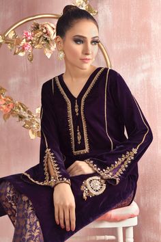 Purple Yum | Pakistani Designer Outfit | Sarosh Salman Velvet Pakistani Dress, Pakistani Party Wear Dresses, Purple Velvet Dress, Dress Pakistani, Latest Designer Dresses, Girls Party Wear, Velvet Dress Designs, Pakistani Dresses Casual, Pakistani Fashion Party Wear