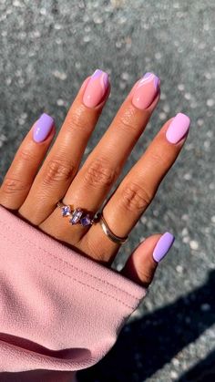 Summer Nails Lilac Design, Summer Nails Pastel Purple, Summer Nails Violet, Summer Nails Short Purple, Trendy Pastel Nails Short, Lilac Swirl Nails, Lilac Short Nails Design, Peach And Lilac Nails, Purple Gel Nails Ideas Short