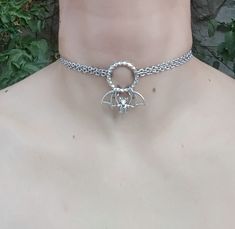 PLEASE read my shop announcement before placing an order so you know what to expect right now. Plus, when ordering from outside Europe, don't forget to provide a phone number for the courier to ensure the fastest and smoothest delivery. Witchy bat choker O ring necklace. Perfect for Samhain / Halloween, or your witchy everyday Short necklace, total length is 13 inches, about 43 cm. It fastens with a strong lobster clasp, and has a 2 inches, 5cm., extension chain. I can make this in your desired Bat Choker, Halloween Choker, Choker Necklace Silver, Bat Necklace, O Ring Choker, Samhain Halloween, Halloween Necklace, Double Chain, Halloween Jewelry