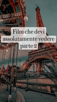 the eiffel tower in paris with text over it that reads film che devi absolutamente vedere parte parte?