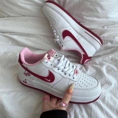 Just Girly Things Humor, Los 90s, Living Room Dining Room Combo, Dining Room Combo, Shoes Too Big, Pretty Shoes, Just Girly Things, Christmas Wishlist, Sneakers Shoes