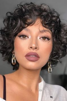 Dreamy Makeup, Day Hairstyles, Hair Pixie, Hairstyles For Curly Hair, Penteado Cabelo Curto