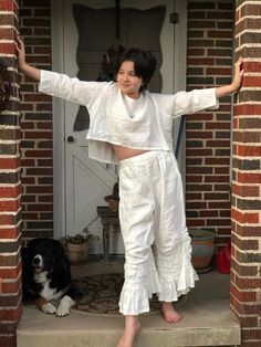 Long Bloomers Outfit, Dress With Pants, Dress Over Pants, Linen Outfit, Ruffle Linen, Comfy Clothing, Linen Gauze, Quoi Porter, Ruffle Pants