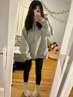 Basic Outfits Leggings, Lazy Home Outfits, Cottage Clothes, Lazy Summer Outfits, Lazy Outfit Ideas, Outfit Inspirations For School, Comfy Outfits Lazy, Study Outfit, Woman Leggings