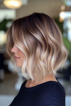 Get a modern look with these 20 most-requested short choppy bob haircuts! Edgy, stylish, and full of texture. 💇‍♀️✂️ #ChoppyBob #ShortHair #ModernHaircuts #BobHaircut #HairInspo Trendy Blonde Hair Short, Short Choppy Bob Haircuts, Short Hair Bob Cut, Short Choppy Bob, Blonde Ombre Short Hair, Jayne Matthews, Good Haircut, Modern Bob Hairstyles, Blonde Balayage Bob