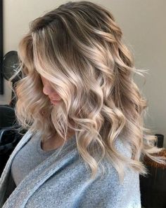 16 des coiffures moyennes blonde de pêche impressionnant pour les femmes à considérer cette année #annee #blonde #cette #coiffure #coiffures #considerer #Des #femmes #impressionnant #les #moyennes #peche #pour Tyla Hair, Blonde Ideas, Reverse Balayage, Perfect Blowout, Highlights Balayage, Blond Balayage, Cute Hairstyles For Medium Hair, Winter Hair Color, Mommy Style