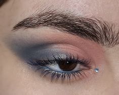 eye makeup look sunrise aesthetic blending blue pink salmon coral teal rhinestones inspo Aurora Concert, Sunrise Aesthetic, Halloween Makeup, Makeup Inspiration