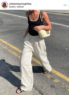 Effortless Summer Outfits, Aunt Aesthetic, Portugal Fits, Japan Fits, Linen Pants Outfit, Hamptons Summer, Casual Weekend Outfit, London Trip, European Summer Outfits