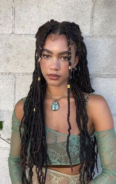 Black Woman Dreads Hairstyles, Turkish Braids, Boho Curly Hair, Dredlocs Style Woman, Unique Box Braids, Dreadlocks Curly Hair, Synthetic Dreads Hairstyles, Long Dreadlocks, Curly Dreadlocks