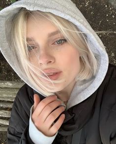 God Of Wrath, Cecily Knight, Legacy Of Gods, Mode Ulzzang, White Blonde Hair, White Blonde, Platinum Blonde Hair, Hair Stylist Life, Hair Inspo Color