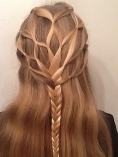 Elven hairstyle. I don`t have long enough hair to do this!!! Stylish Hair, Hair Designs, Larp, Hair Hacks, Tree Of Life, Cute Hairstyles