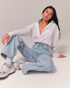 On-trend 90's-style high rise relaxed jeans, that are slim at the top with a wider leg shape, featuring a full-length leg, light indigo wash and frayed hem.