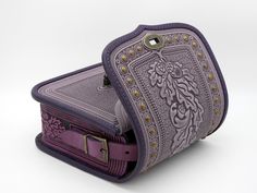 Introducing our Elegant Lavender Purple Crossbody Bag, a stylish and versatile leather handbag designed for the modern woman. Featuring one main section and a small pocket for your mobile phone, this bag ensures effortless organization and easy access to your essentials. The button securely fixes your keys, providing added convenience and peace of mind. The adjustable shoulder strap offers a length range of 47.2 to 31.5 inches (120 to 80 cm), ensuring comfort whether worn as a shoulder bag or a crossbody. Additionally, an extra strap is included for added versatility, allowing you to transform the bag to suit your needs. Here are the dimensions of the bag: External dimensions: 5.7 x 7.4 x 2.7 inches (14.5 x 19 x 7 cm) Internal dimensions: 5.5 x 7 x 2.5 inches (14 x 18 x 6.5 cm) Weight: App Purple Leather Rectangular Bag, Purple Shoulder Bag With Mobile Phone Pocket For Travel, Purple Leather Satchel With Removable Pouch, Purple Travel Phone Bag With Removable Pouch, Purple Satchel Box Bag For Everyday Use, Purple Leather Shoulder Bag With Adjustable Strap, Lavender Rectangular Shoulder Bag With Adjustable Strap, Lavender Crossbody Shoulder Bag For Everyday, Purple Leather Shoulder Bag For Everyday